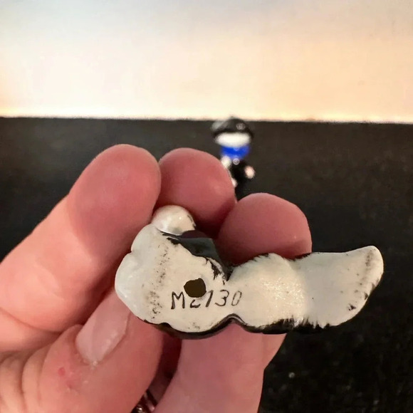 Vintage Napco Porcelain Skunk Figurines - Picture 3 of 3